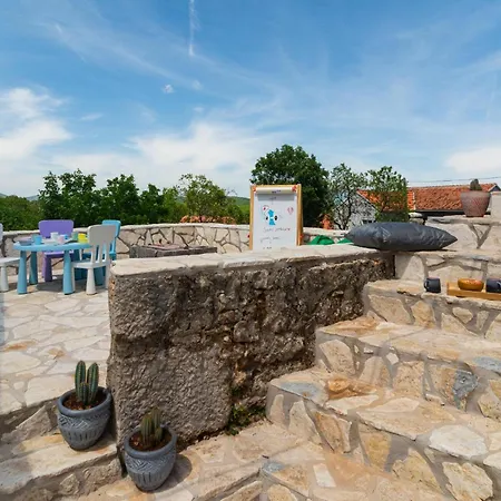 Nyaraló Cozy In Podosoje
